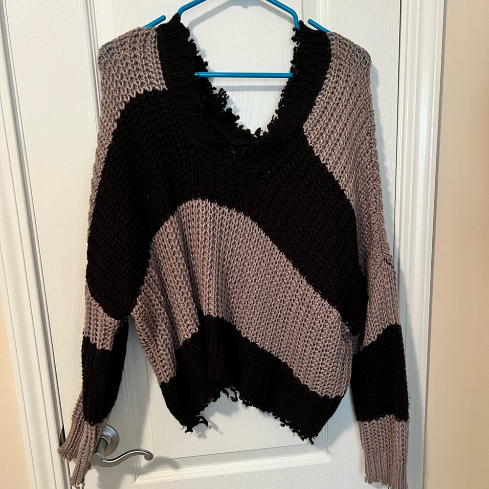 Vici raw edge sweater. Size small. Worn once.